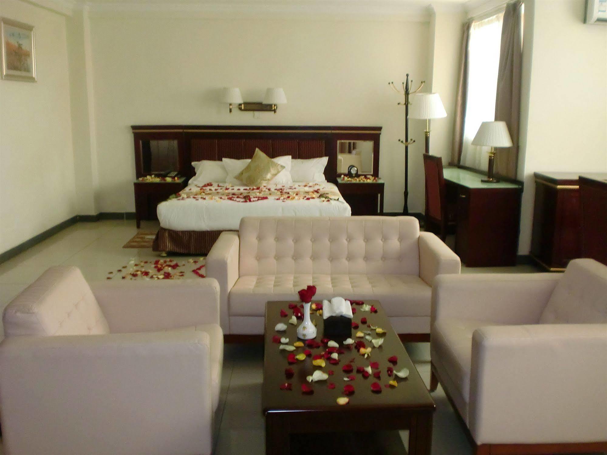 Florida International Hotel Гондер Екстериор снимка